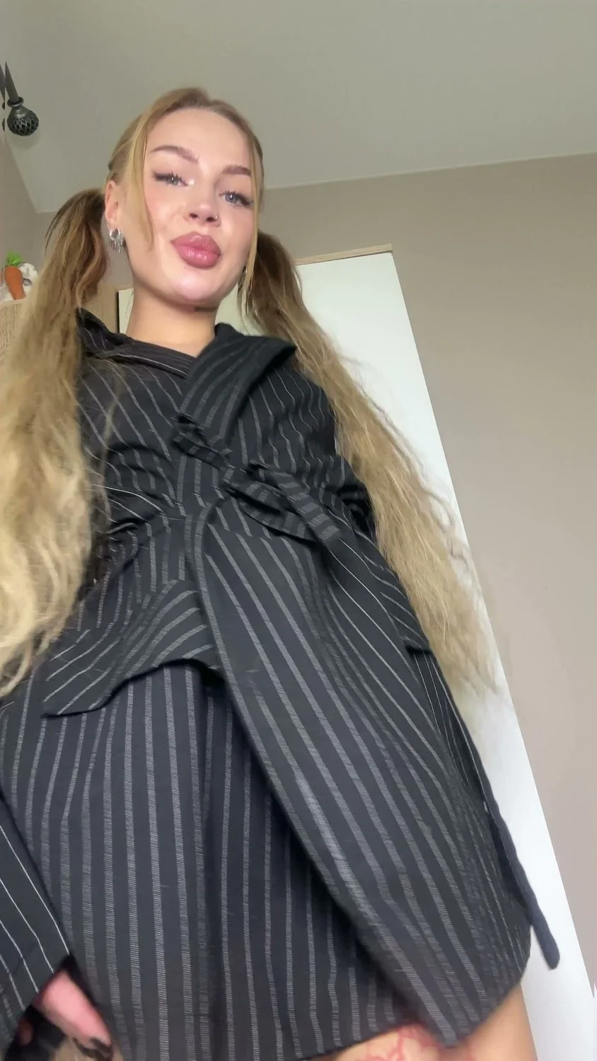 🔞 hot petite body pussy eating wet dripping cum 🫦💦 My OF image 1