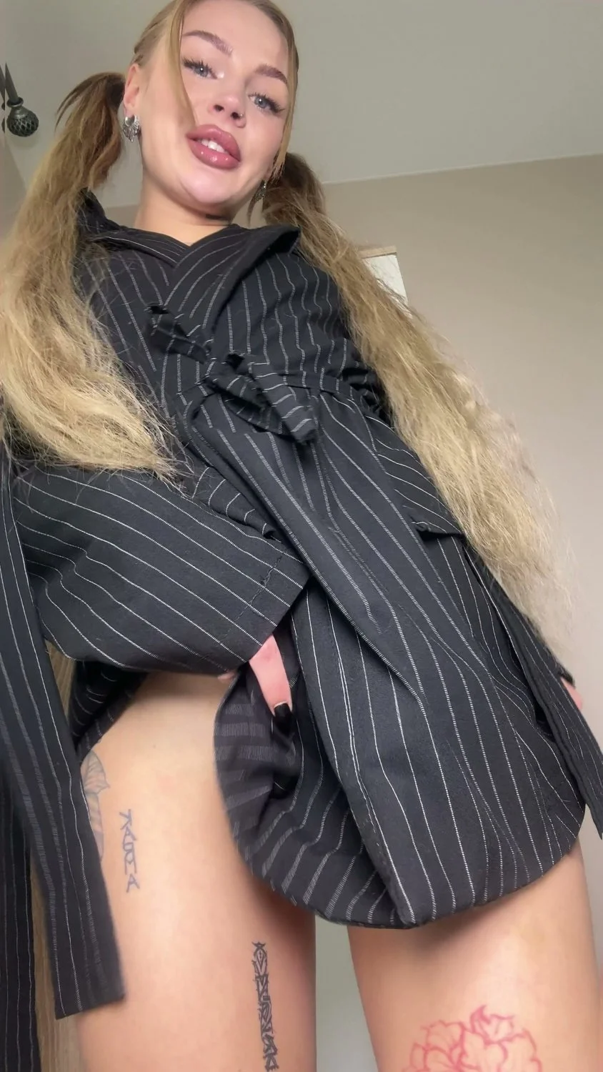 🔞 hot petite body pussy eating wet dripping cum 🫦💦 My OF image 3