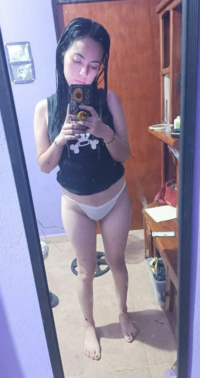 Cornudo entrega a su putita image 4