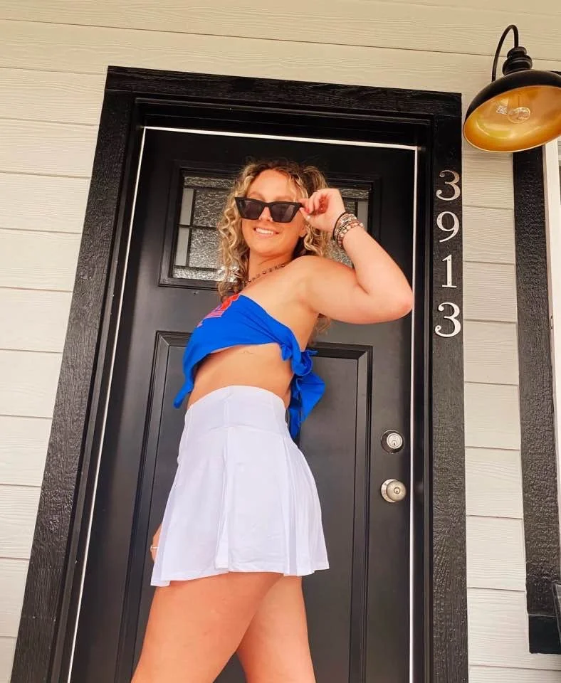 Busty college blonde Sammi image 11
