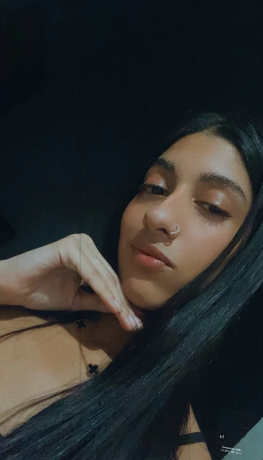 Novinha magrinha de peitinhos durinhos image 2