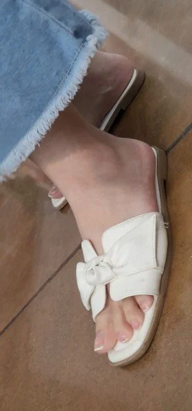 REAL AMATEUR FÜSSE UND UPSKIRT image 2