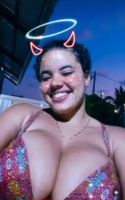 Comeriam essa puta peituda? cover image