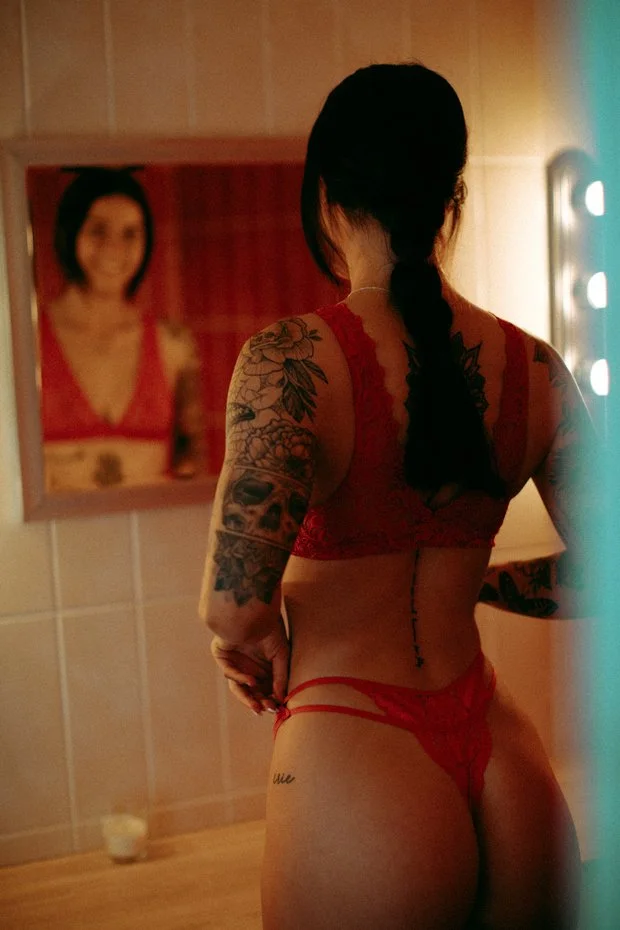 More of Leah’s boudoir image 17