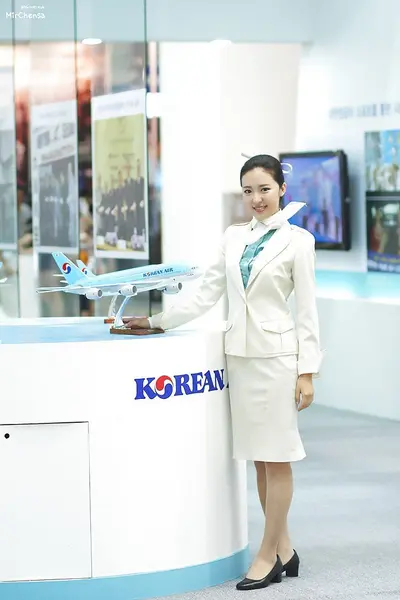 Korean Air cabin crew sending sexy pics to her VIP cover image