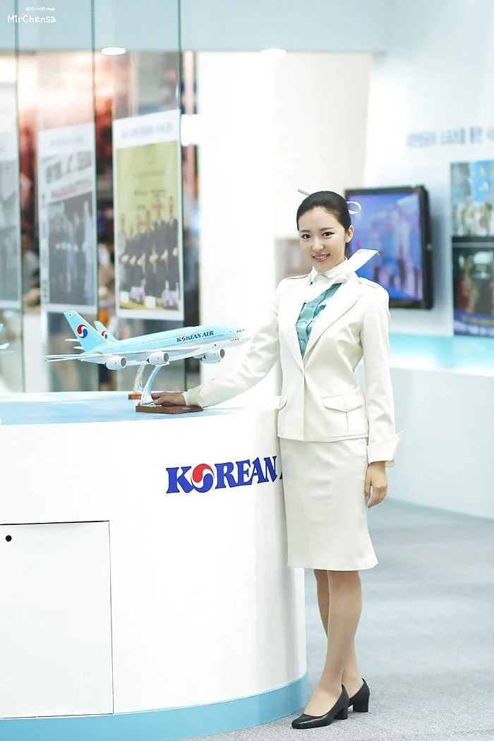 Korean Air cabin crew sending sexy pics to her VIP main image