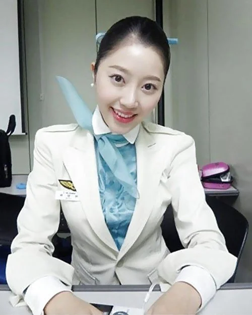 Korean Air cabin crew sending sexy pics to her VIP image 2