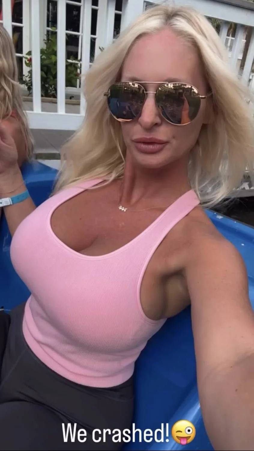 Busty Texas hotwife blondie_mom_bay image 2
