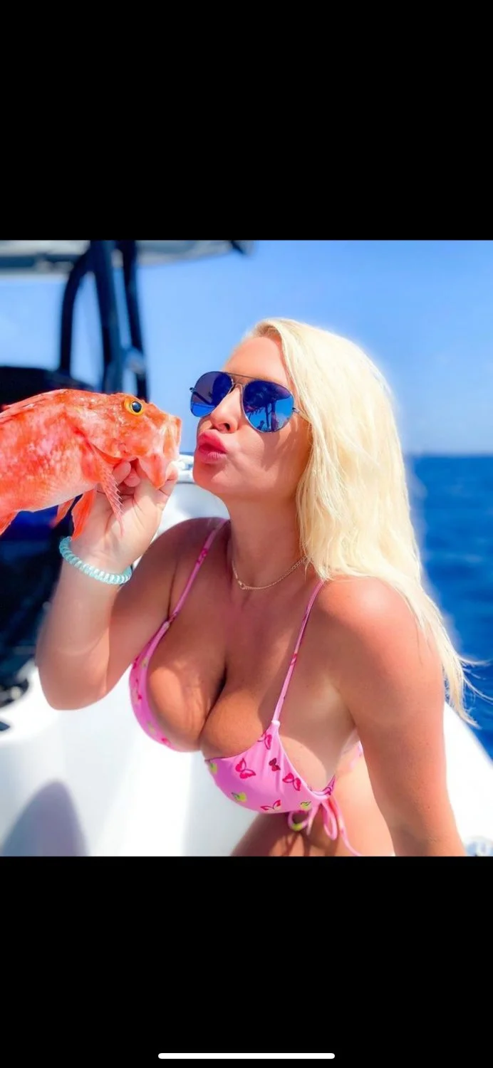 Busty Texas hotwife blondie_mom_bay image 5