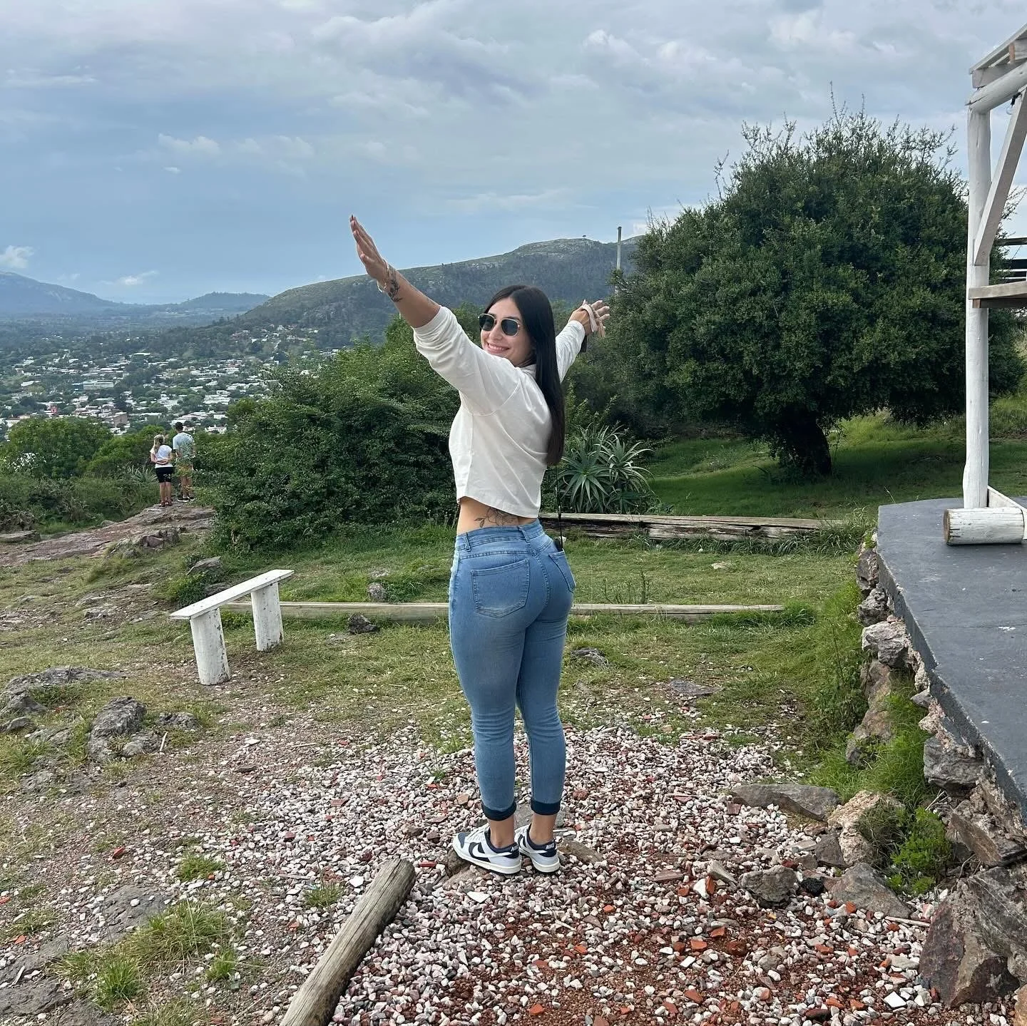 pendeja uruguaya bien puta, tremendo culo image 3
