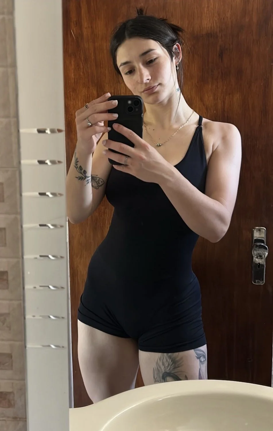 pendeja uruguaya bien puta, tremendo culo image 7