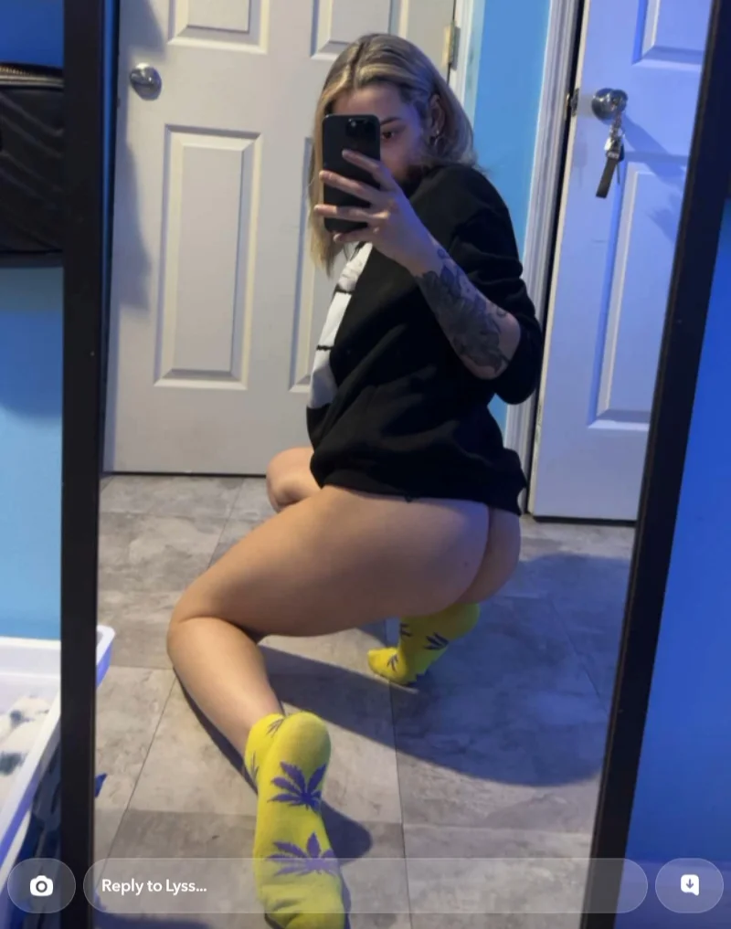 Foot slut lyss pt.2 image 3