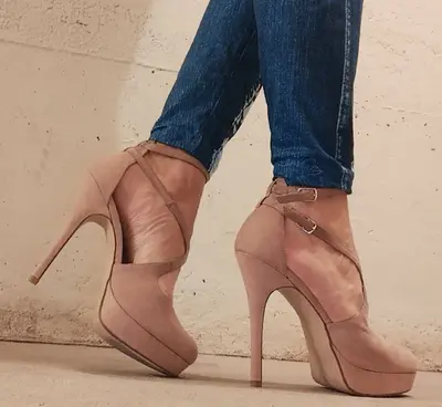 Sexy beige High Heels 👠 🤩 cover image