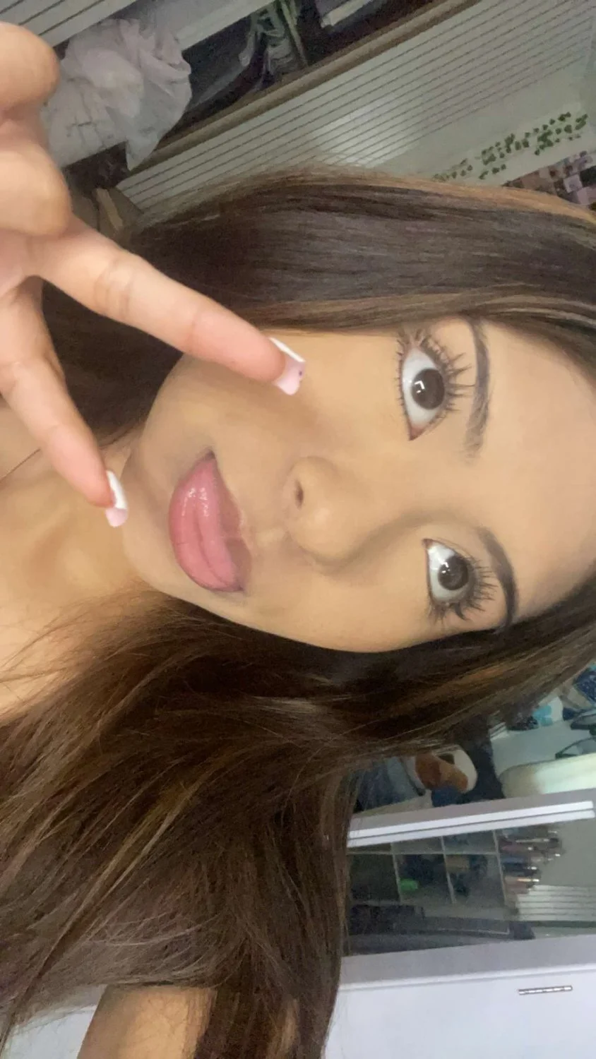 Natalie 18 image 19