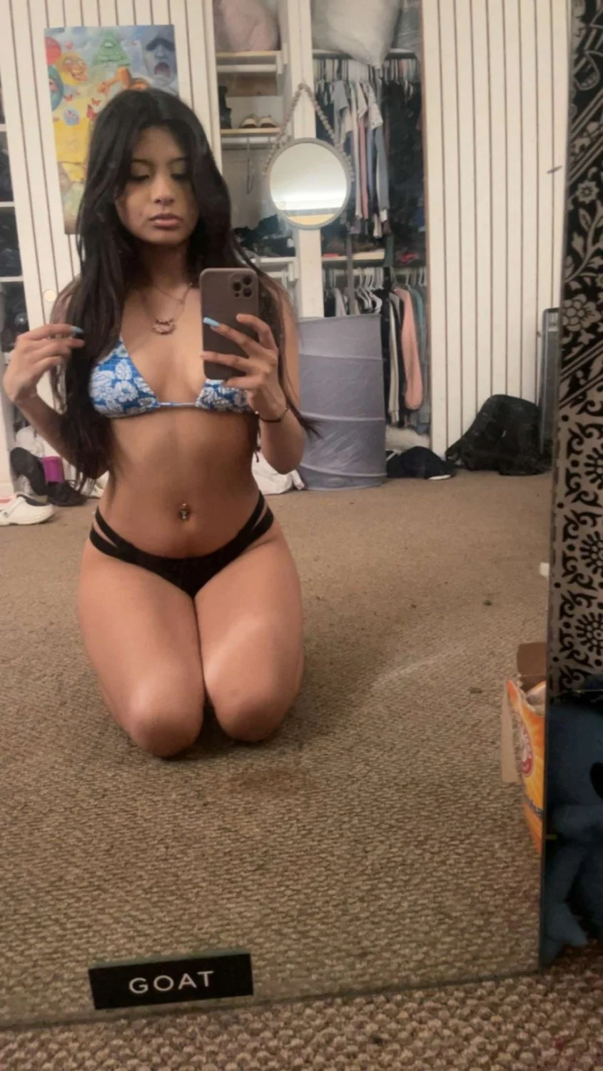 Natalie 18 image 5