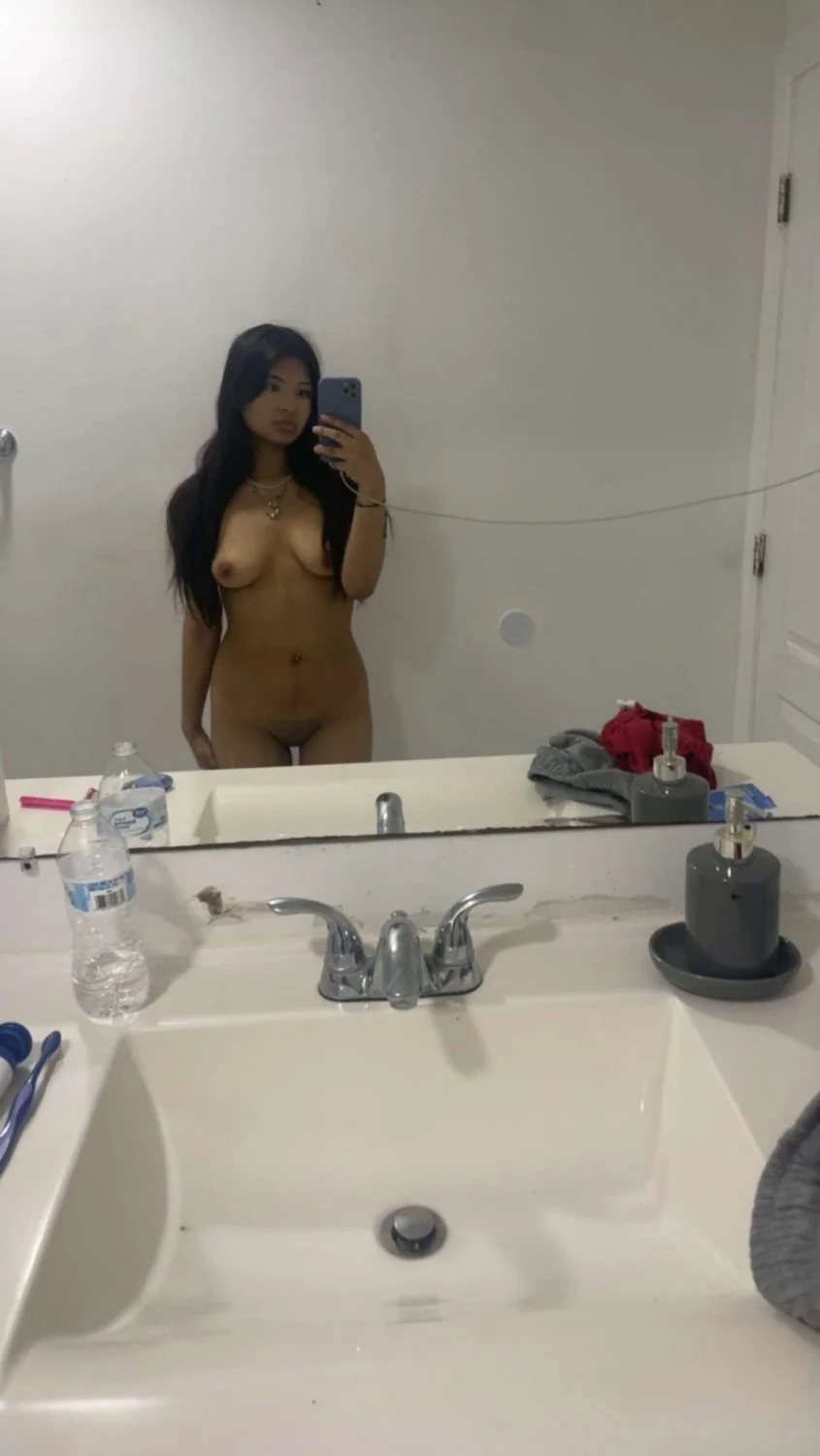 Natalie 18 image 8