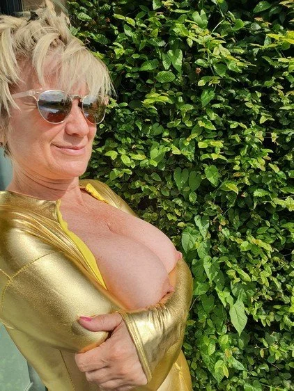 Epically perfect GILF body. This grandma has taken care of herself. That mommy zipper tho🔥🔥🤤🤤 image 30