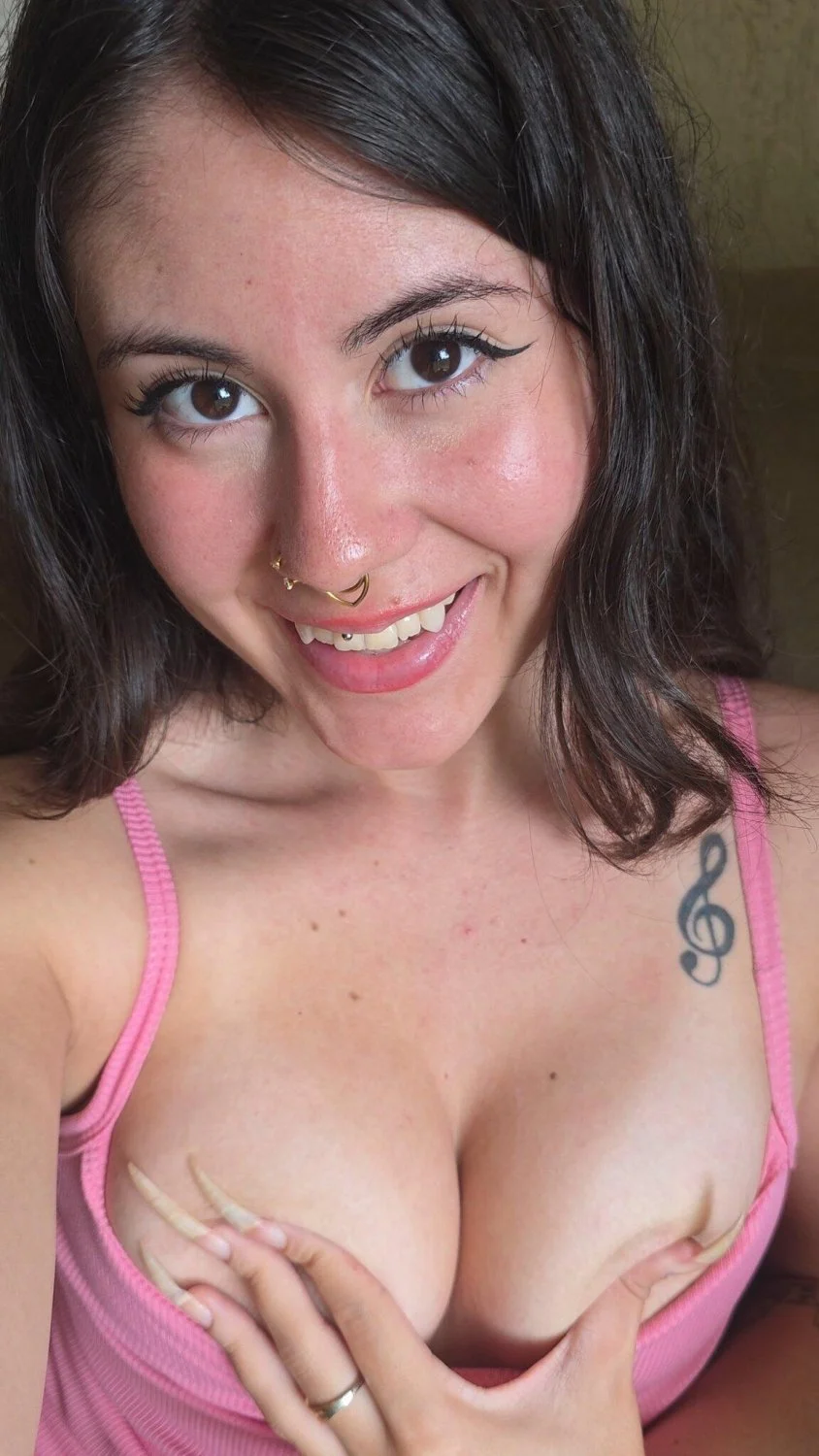 Rica pebdeja latina con un culazo comilon image 13