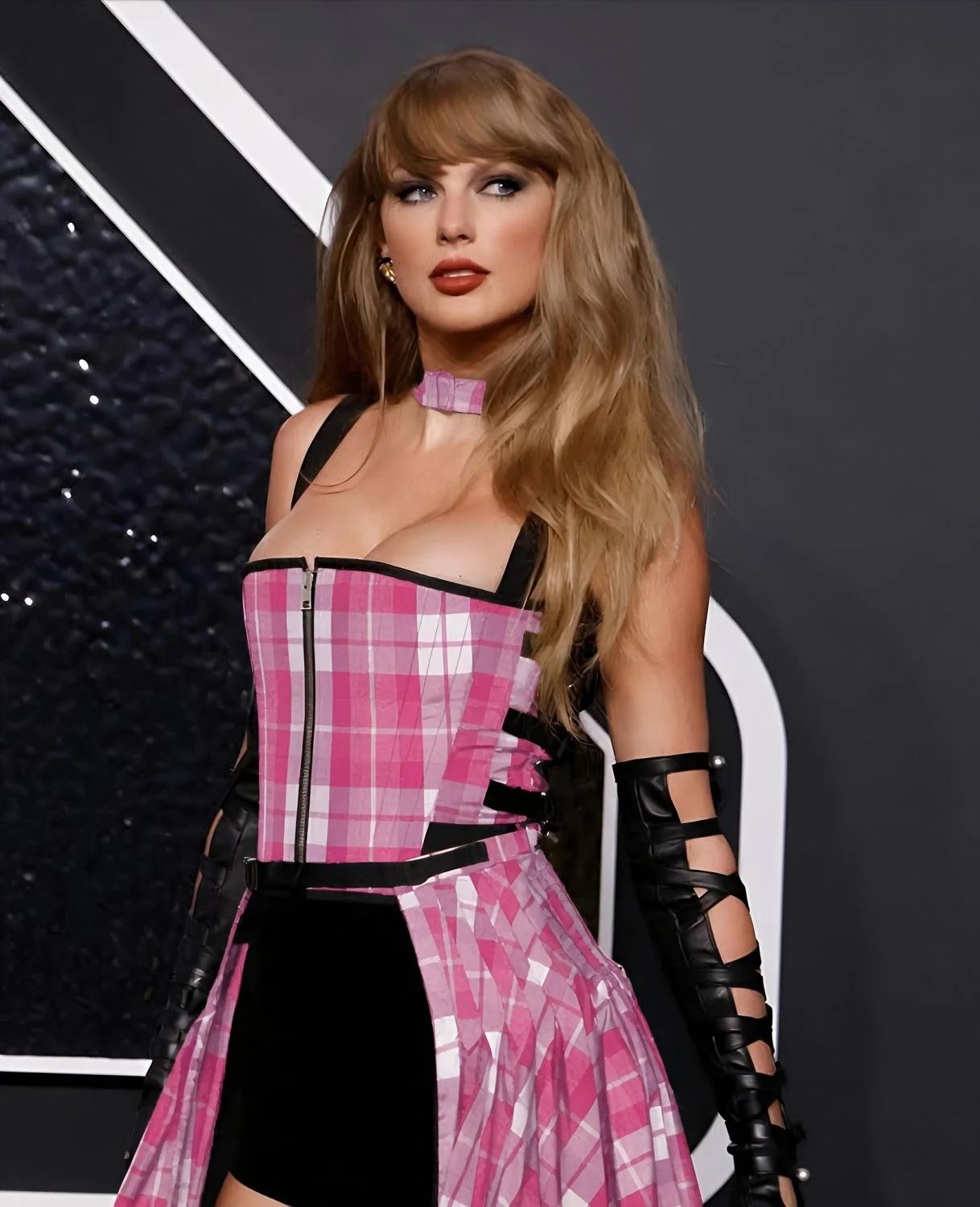 Taylor - The Goddess - Swift image 4