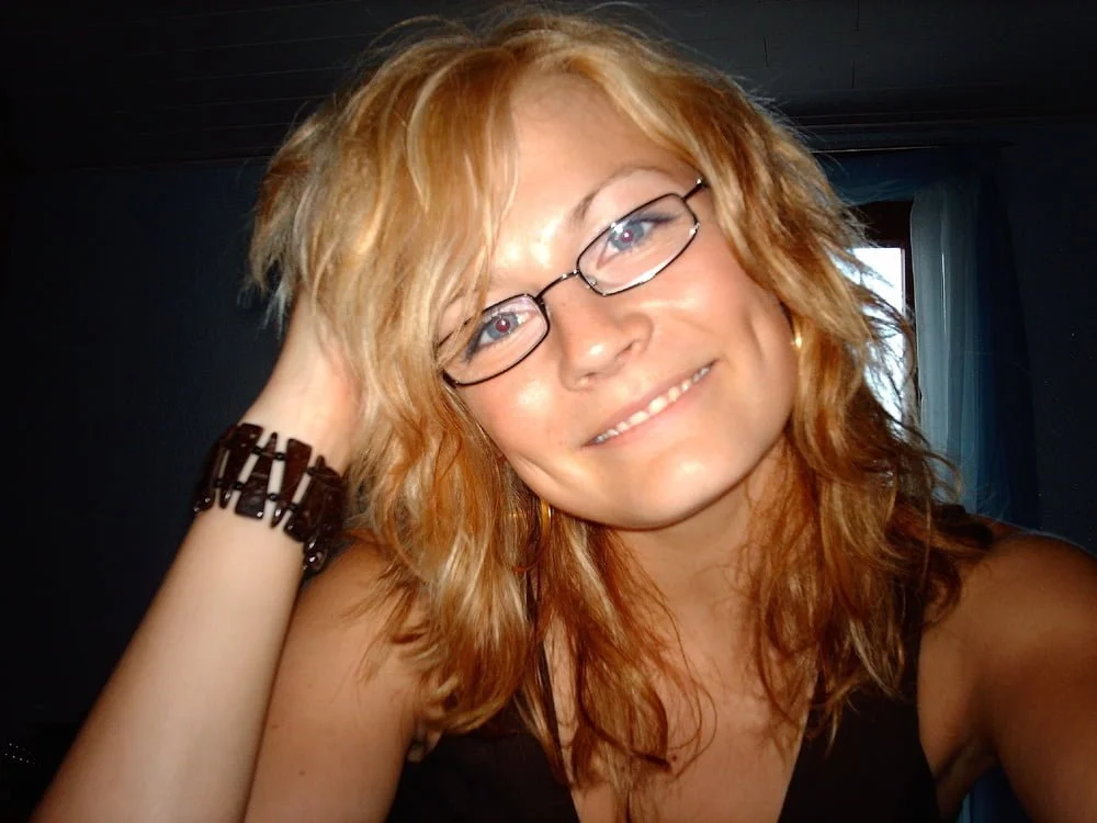 Nothing says teacher more than glasses. Her perfect cunt tho🤤🤤🔥🔥 image 4
