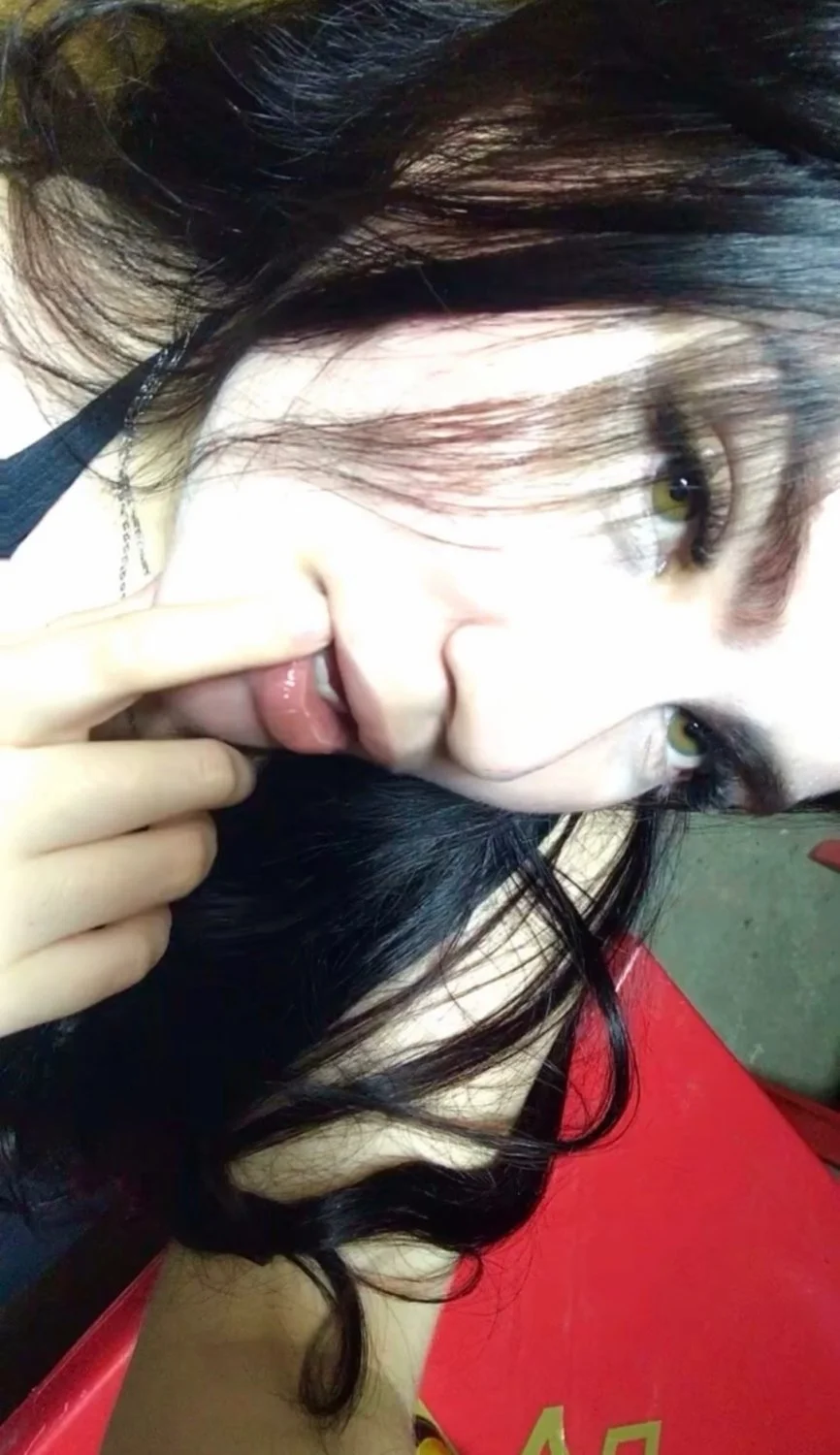 Morena safada rabuda dando de 4 vazada por inscrito! image 3