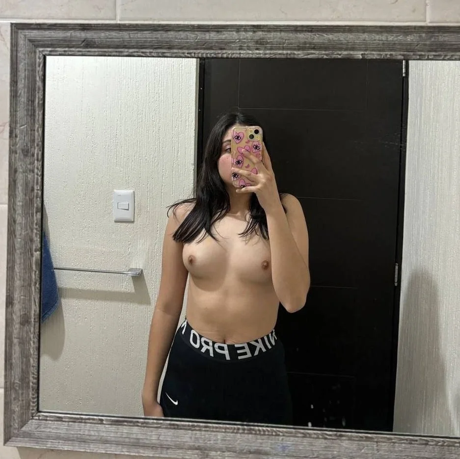 Novinha gostosa quis abrir um OF, desistiu mas caiu na net já era image 6