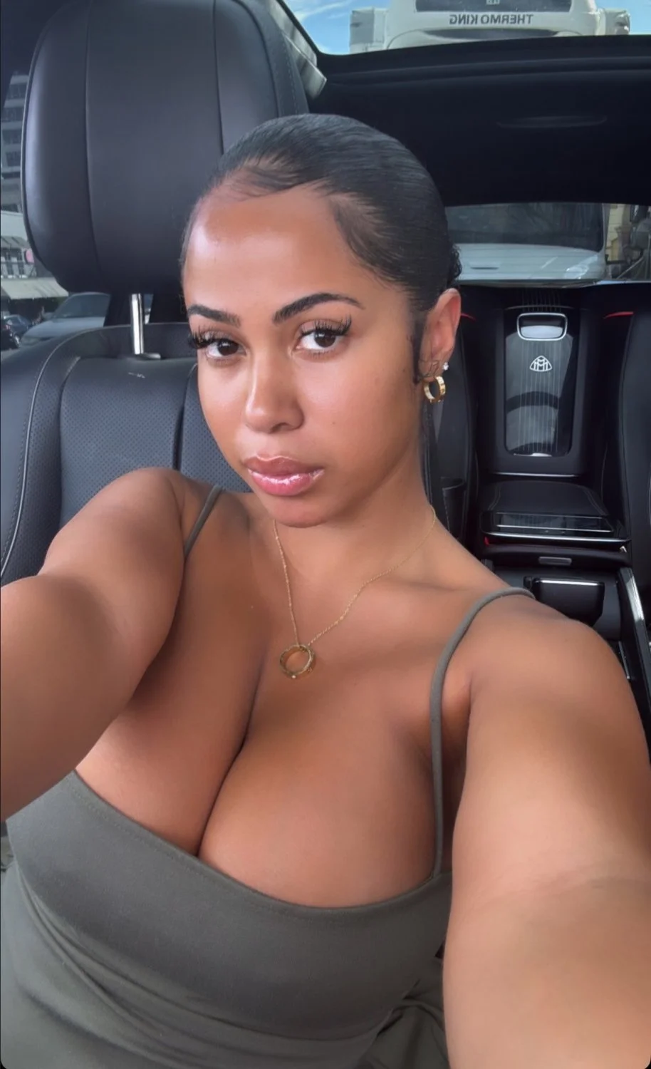 IG Model Definitely has Good Pussy image 5