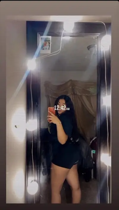 Hermosa latina de culo grueso cover image