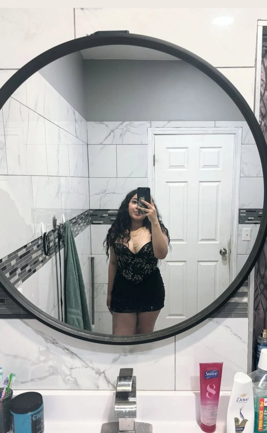 Hermosa latina de culo grueso image 6