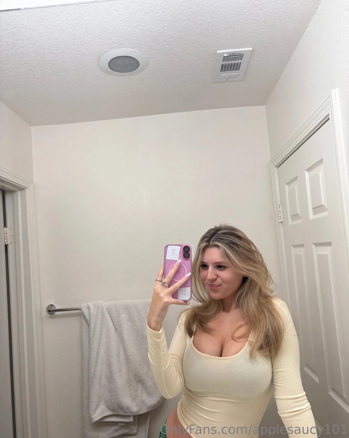 AppleSaucy - Big Cleavage Compilation #2 image 3