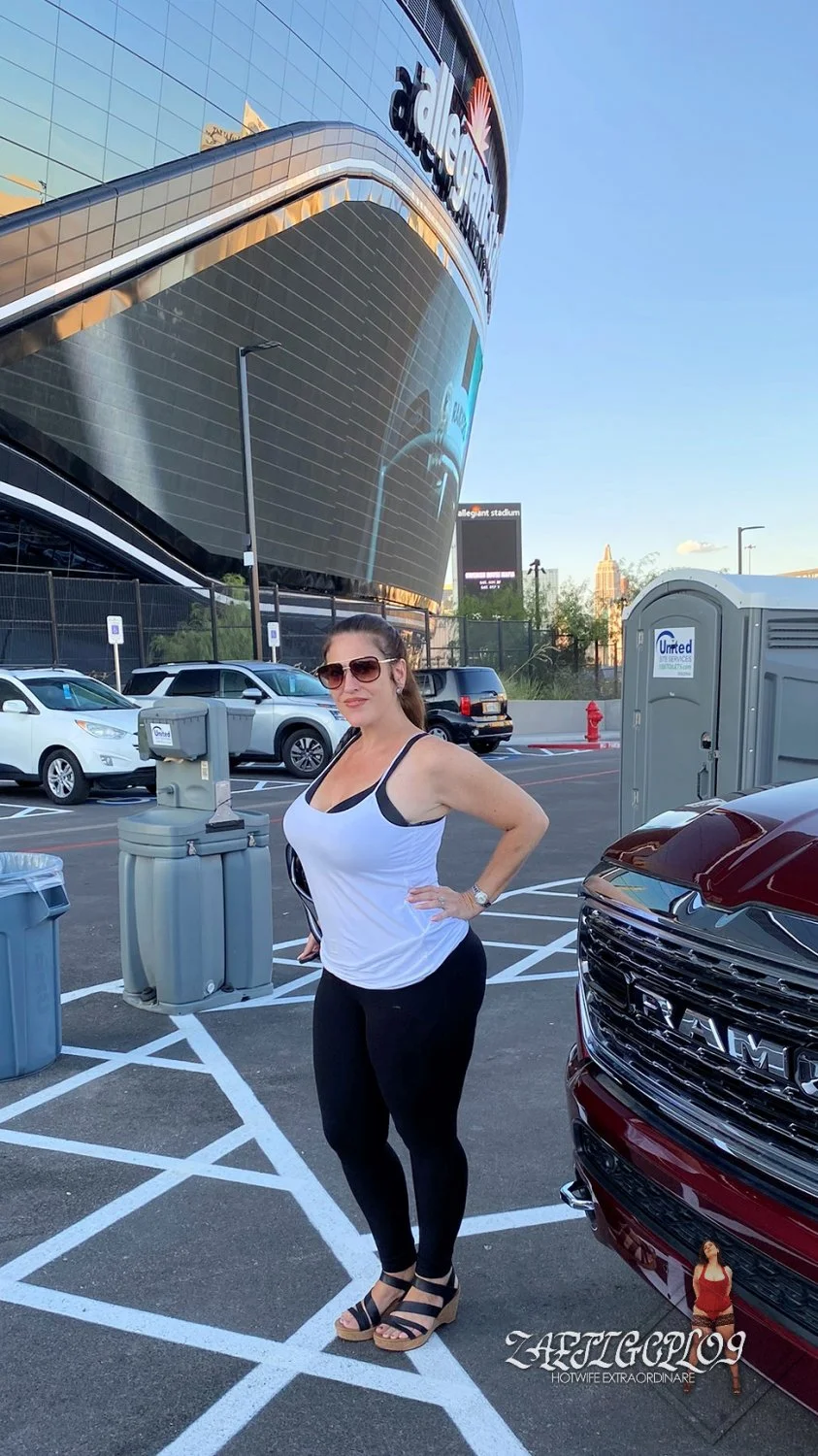 Mature Webslut Rebecca (Mrs. Z) in public main image