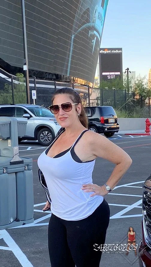 Mature Webslut Rebecca (Mrs. Z) in public image 2