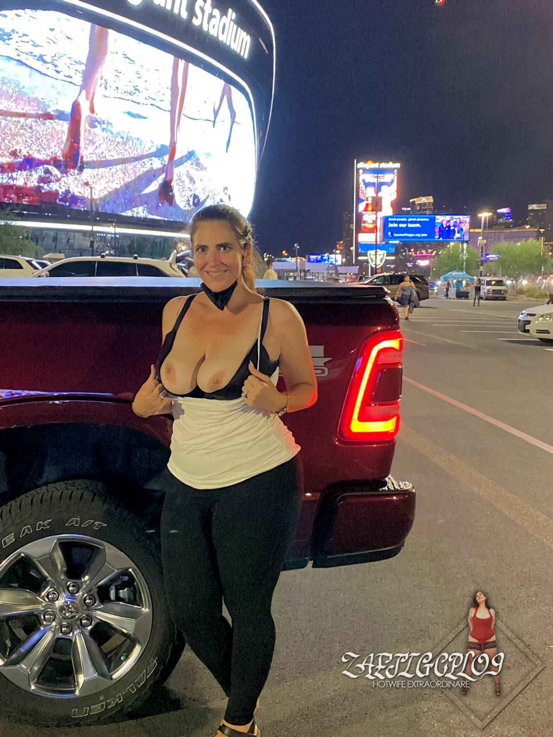 Mature Webslut Rebecca (Mrs. Z) in public image 5