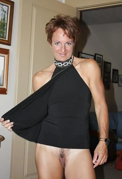 Super fit pixie MILF with a huge flapped cunt. Her bulge tho🤤🤤 image 2