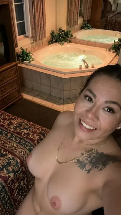 Milf con ricas tetas🔥 cover image
