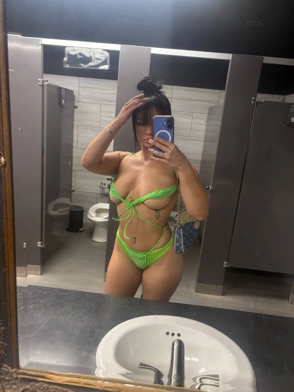 Texas Latina Slut Mandaa D has a fat ass and isn't afraid to show it image 9