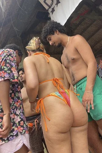 loirinha cavalona da bunda enorme que deve sentar que é uma maravilha image 5