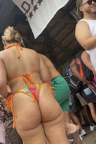 loirinha cavalona da bunda enorme que deve sentar que é uma maravilha image 7