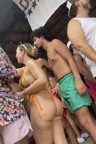 loirinha cavalona da bunda enorme que deve sentar que é uma maravilha image 8