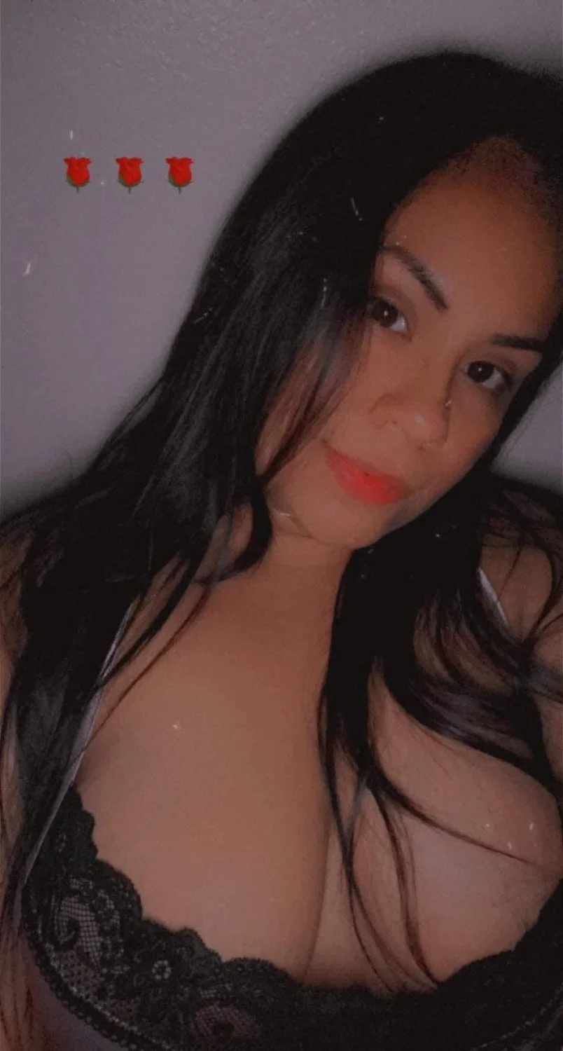 Rocio puta zorrita que le encanta la verga image 2