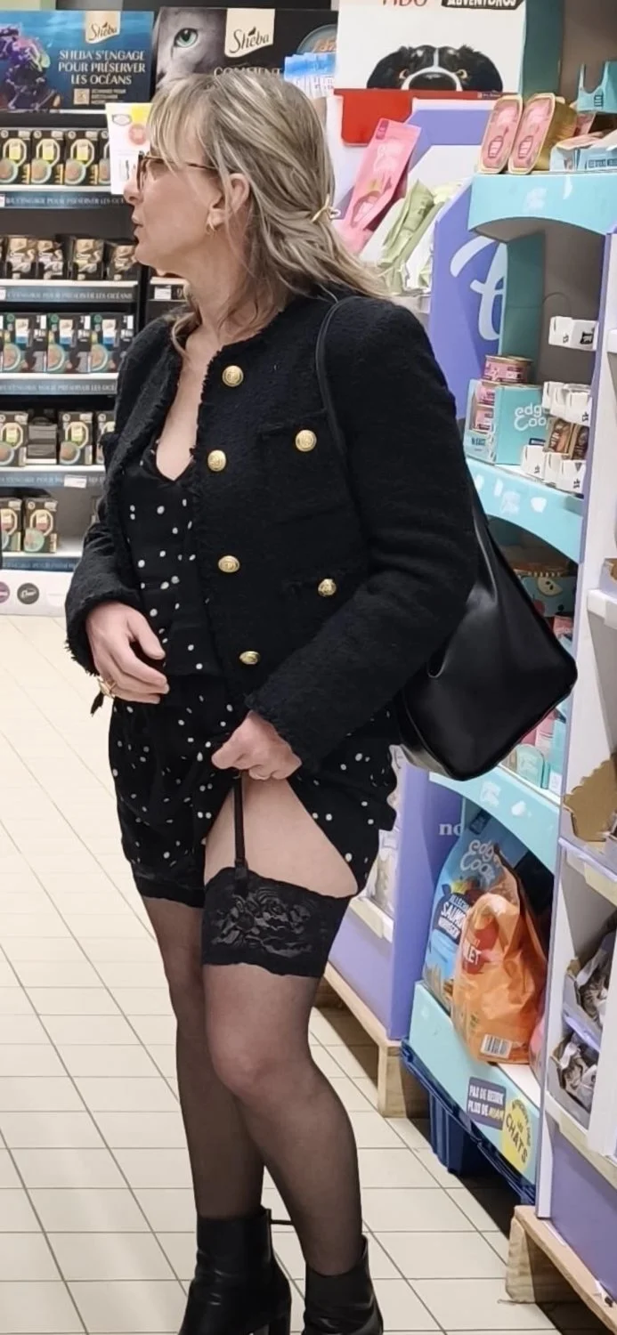 Sabrinahotwife image 16