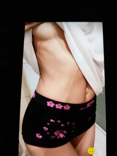 Vazando essa novinha que manda video para homens casados cover image