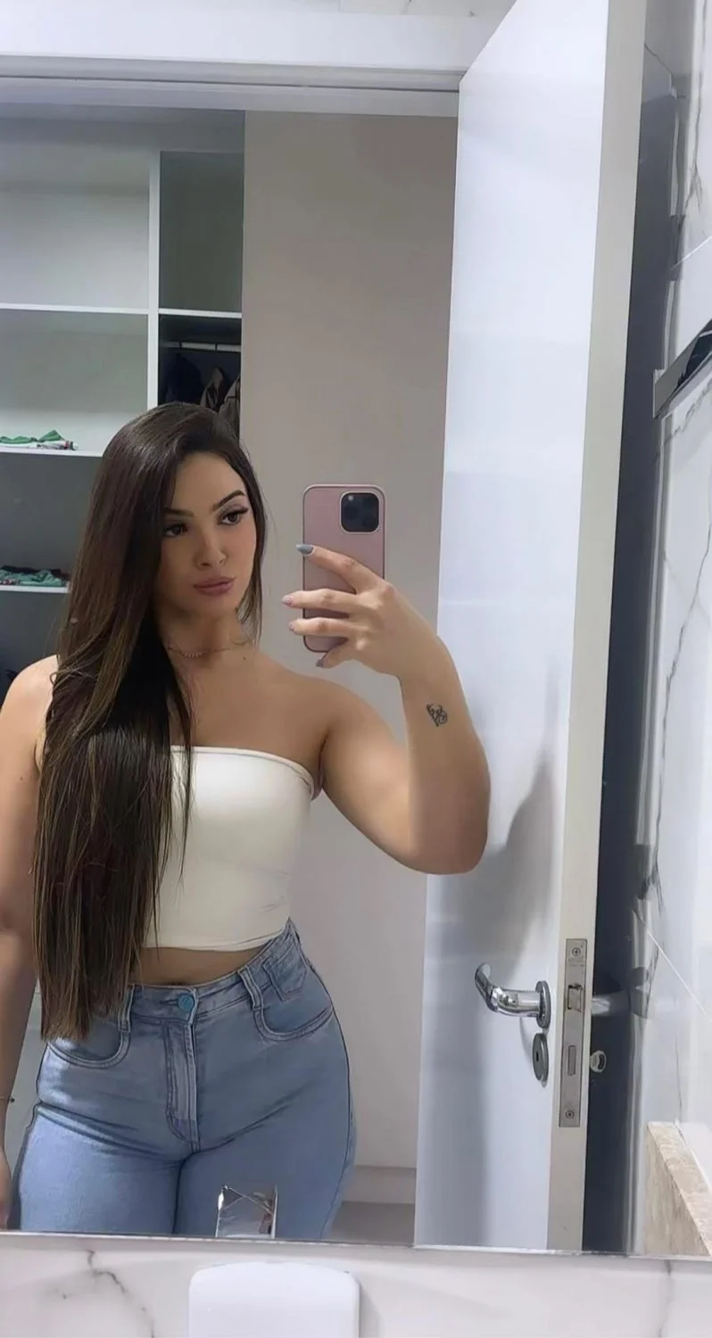 Putinha casada famosinha gosta de se exibir image 13