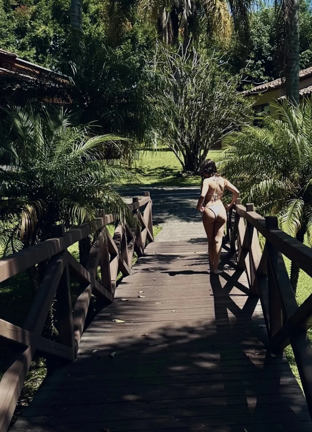 Luana tight ass image 3
