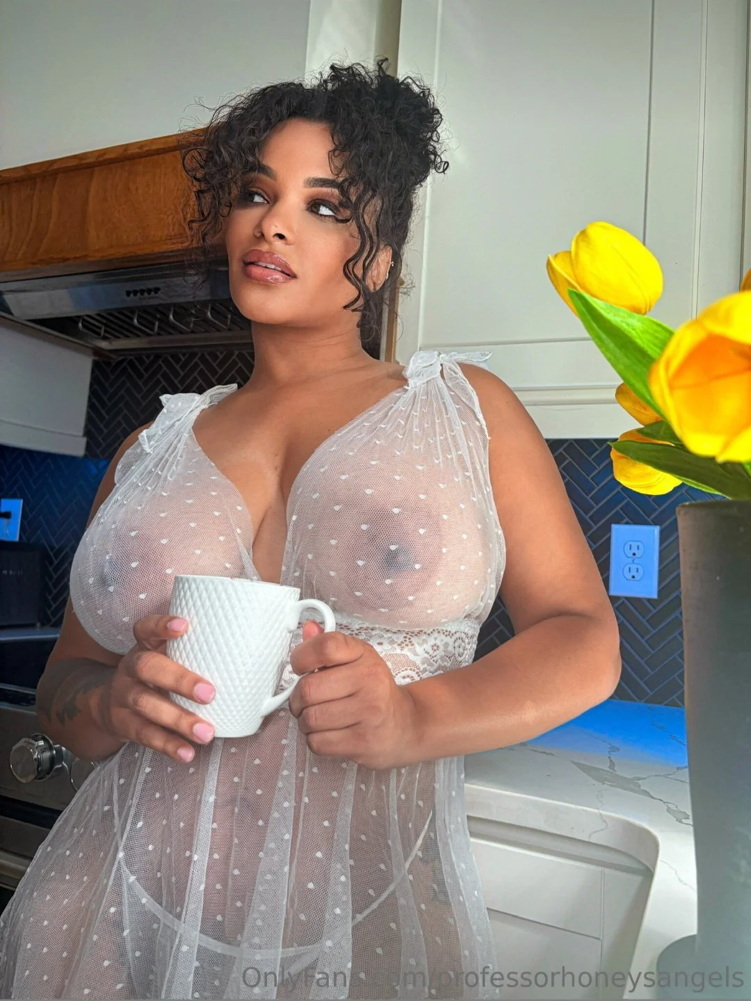 Gorgeous Ebony Redbone Milf image 6