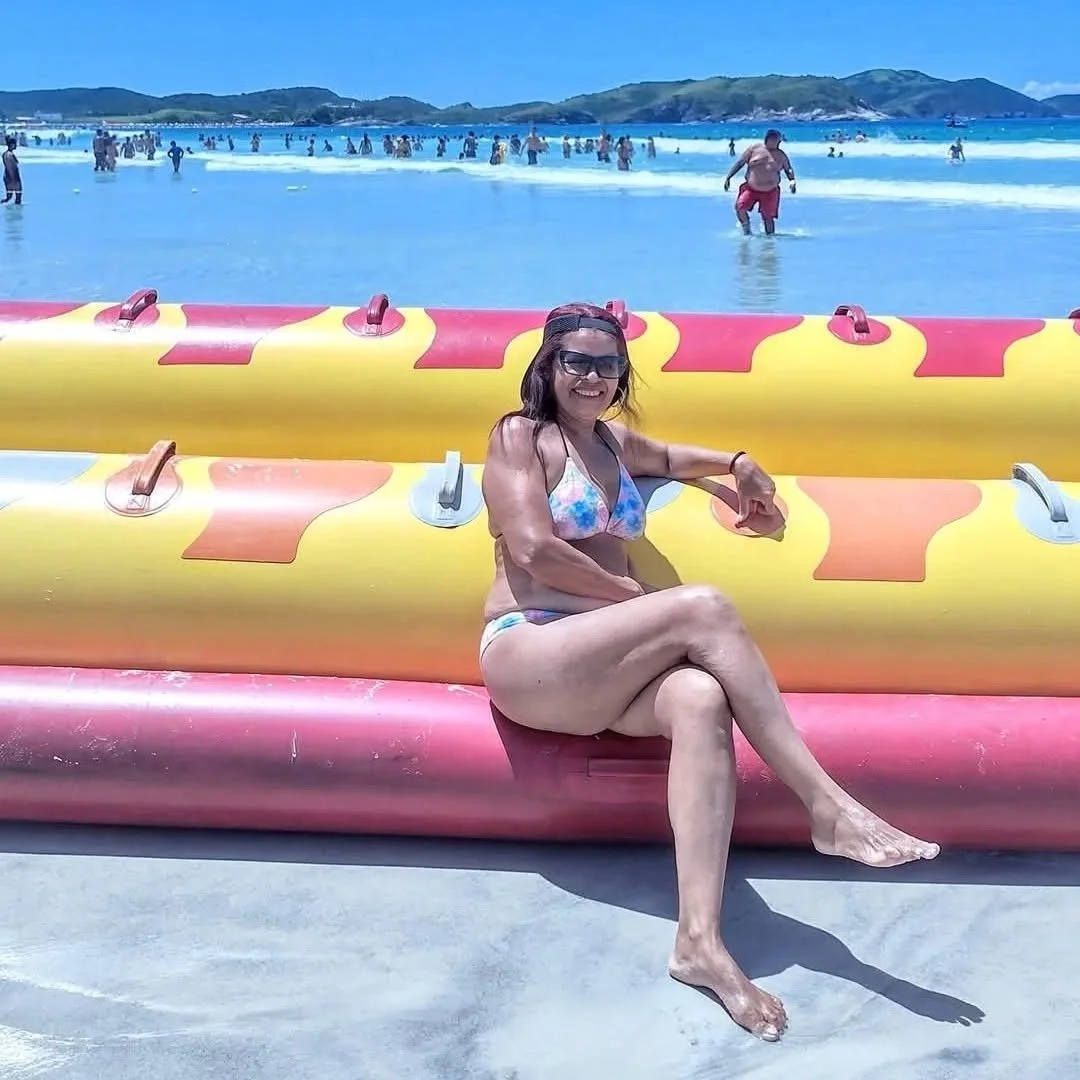 Coroa casada que adora exibir o cuzão na internet, muito boa de bunda essa velha. image 25