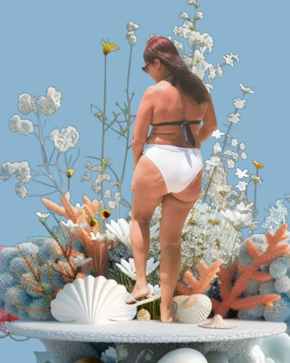 Coroa casada que adora exibir o cuzão na internet, muito boa de bunda essa velha. image 48