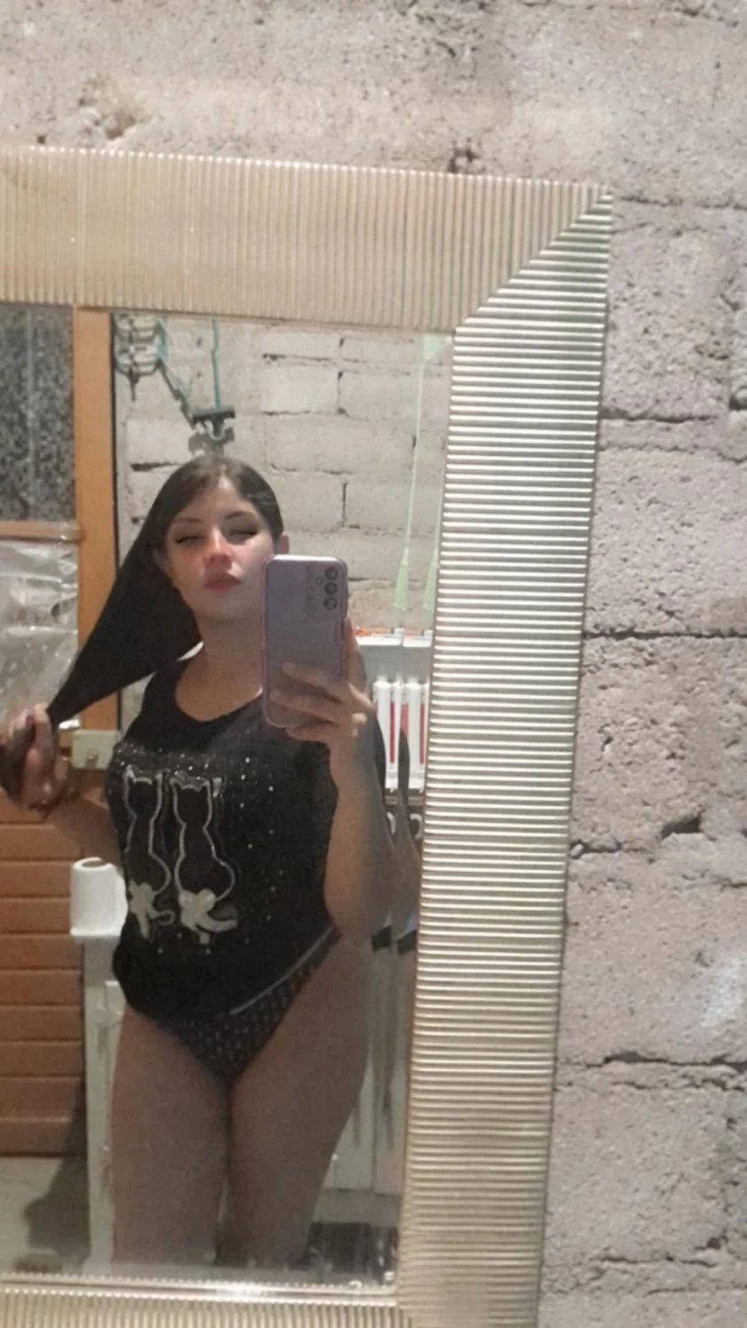 Vecina de chihuahua deja que me la coja cuando se pelea con el marido image 12