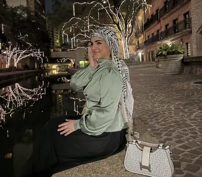 Hijab Muslim happily shows of her ass and boobs cover image