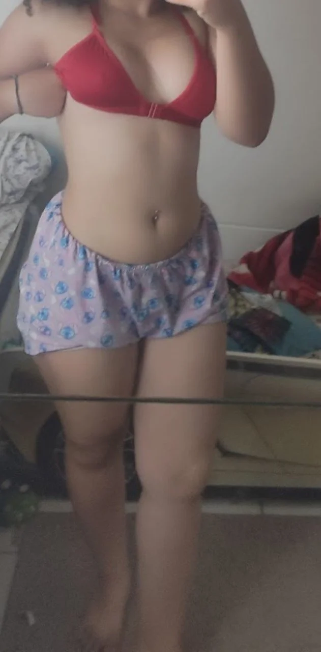 Minha putinha novinha bucetuda rabuda ninfeta cavala do corno manso main image